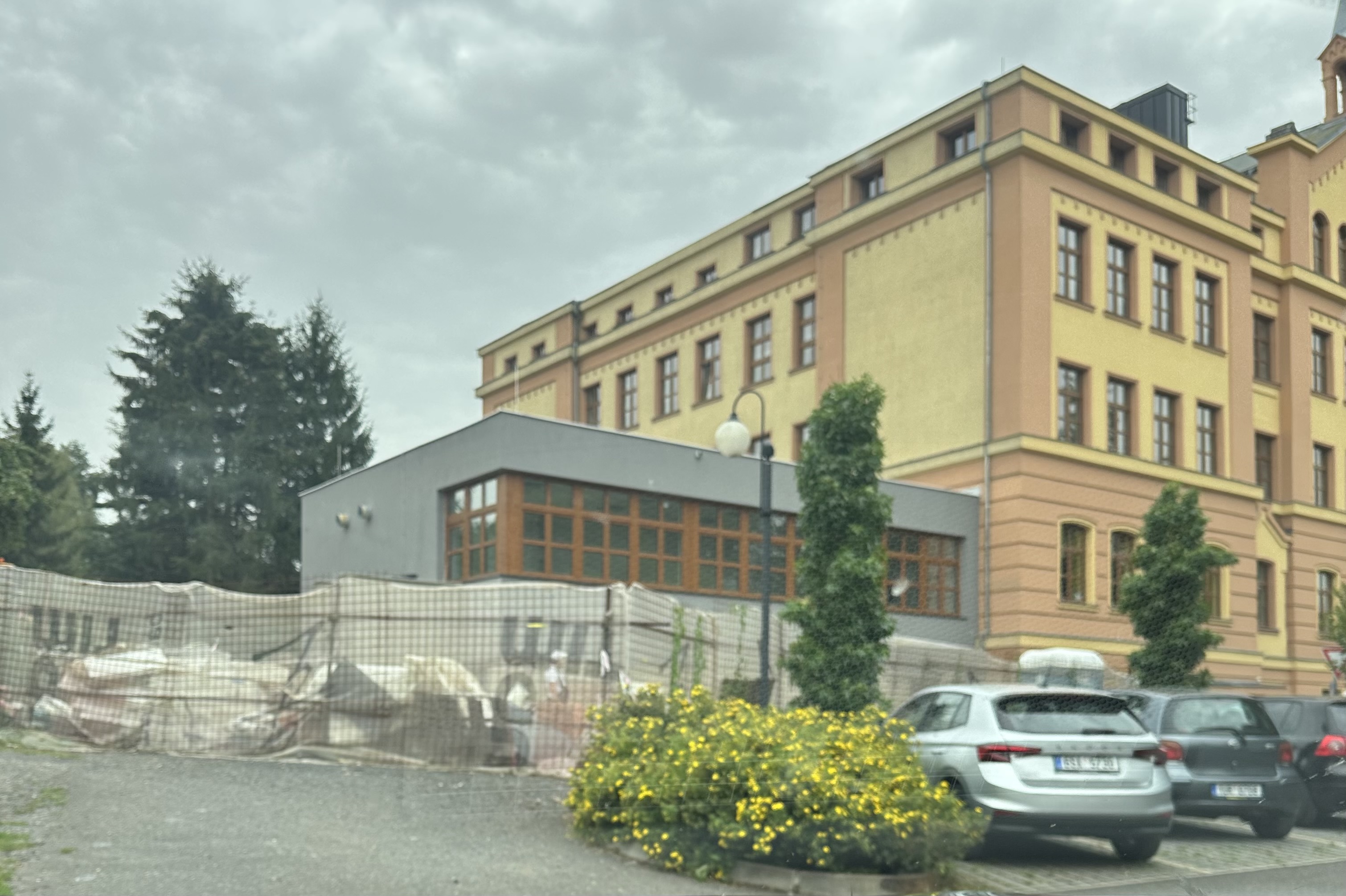 Kompletní postavební úklid přístavby základní školy - Krásná Lípa